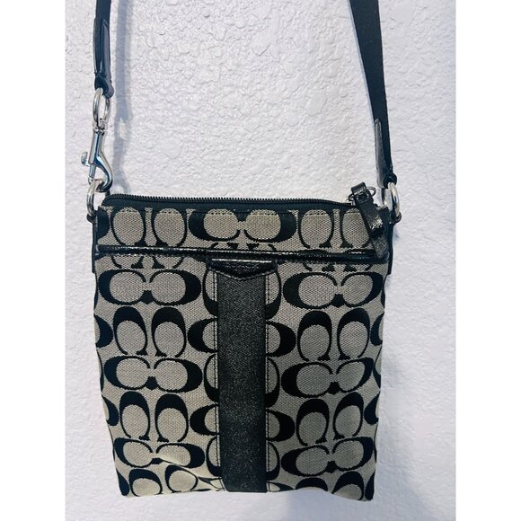 Coach New York Signature Print Crossbody Bag Purse Adjustable Strap Zip Pockets - Picture 1 of 4
